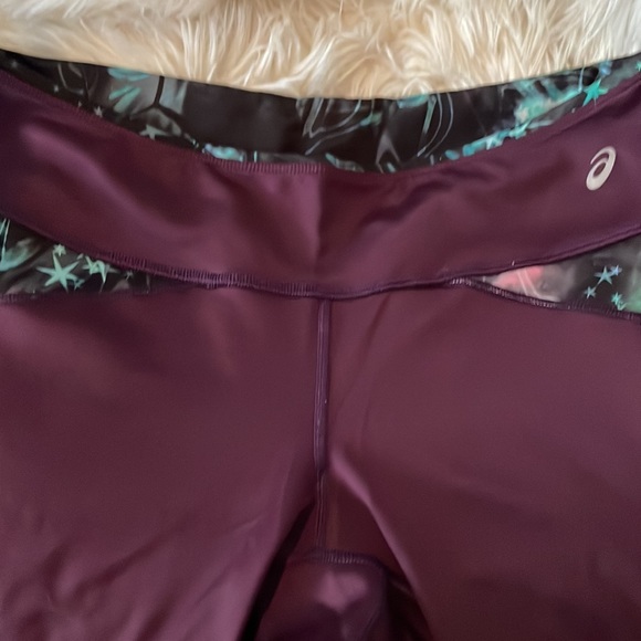 Burgundy Galaxy Print Active Capris - Picture 7 of 8